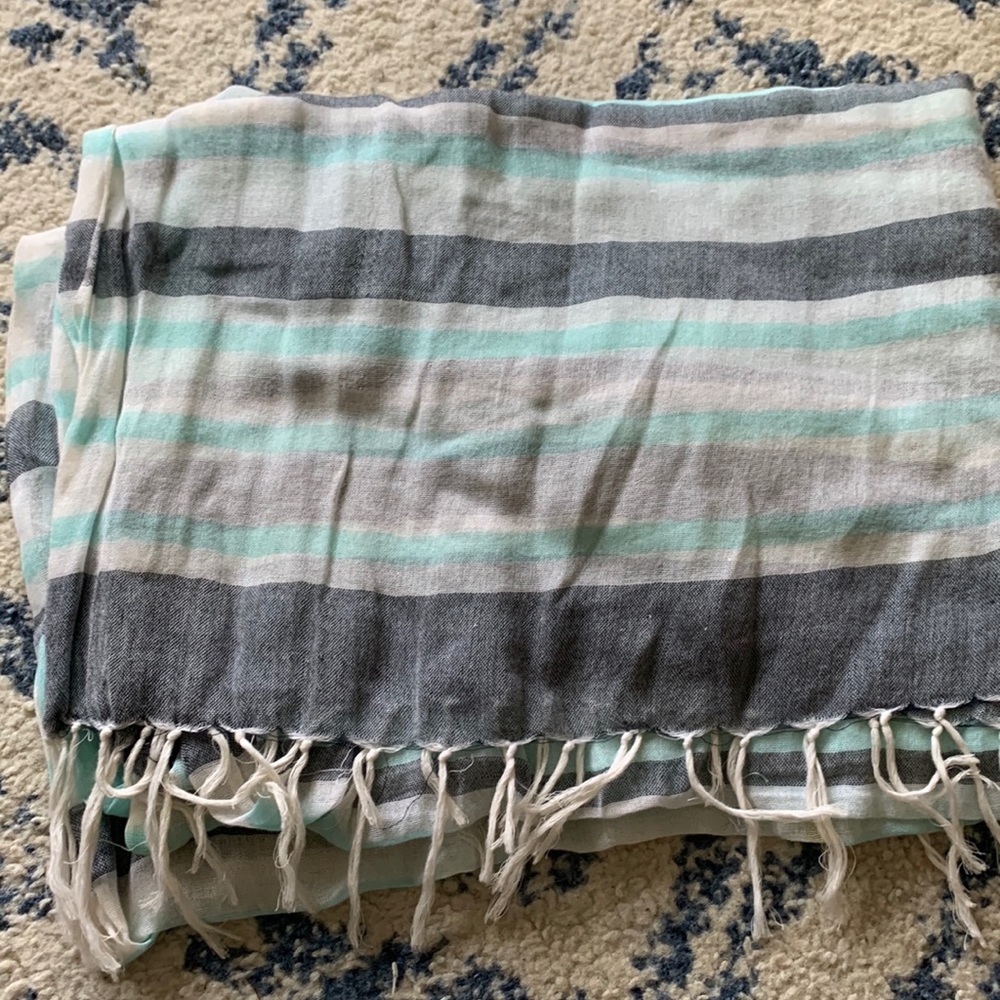 Abercrombie and Fitch lightweight scraf